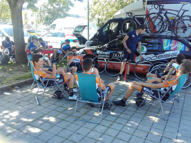 Repos pour nos coureurs, grand plateau pour le staff